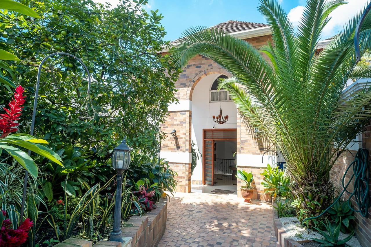 Serenity Suites Casa Boutique Букараманга Экстерьер фото