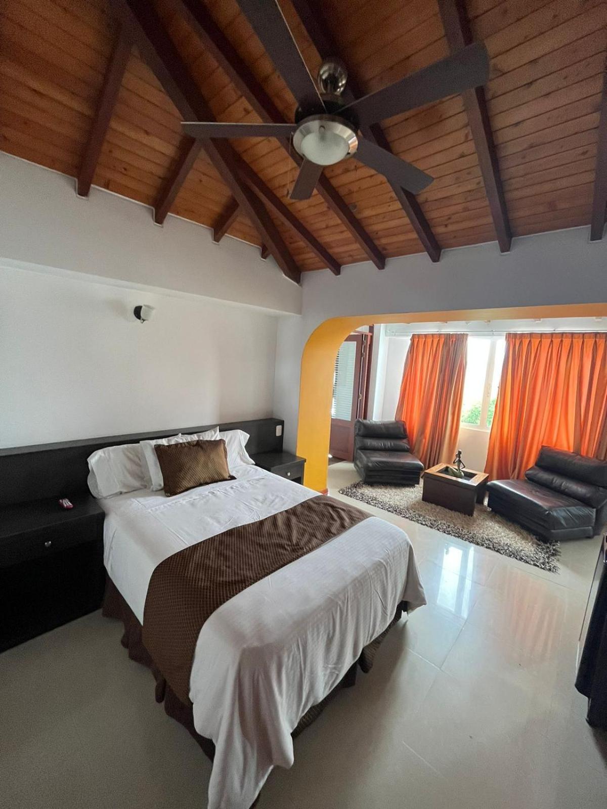 Serenity Suites Casa Boutique Букараманга Экстерьер фото