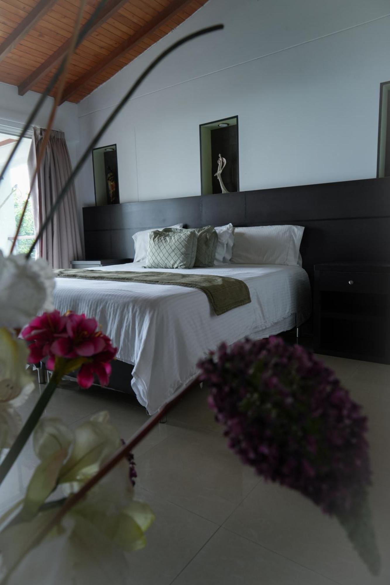 Serenity Suites Casa Boutique Букараманга Экстерьер фото
