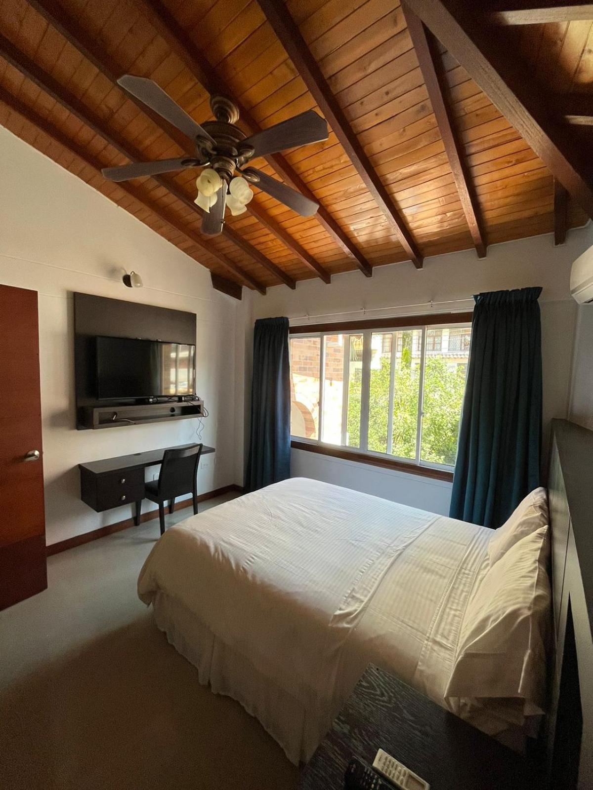 Serenity Suites Casa Boutique Букараманга Экстерьер фото